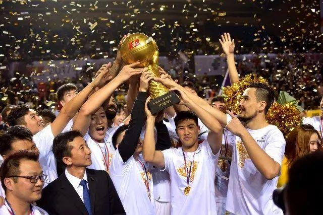 特纳：当今NBA王朝连冠的可能性大大降低